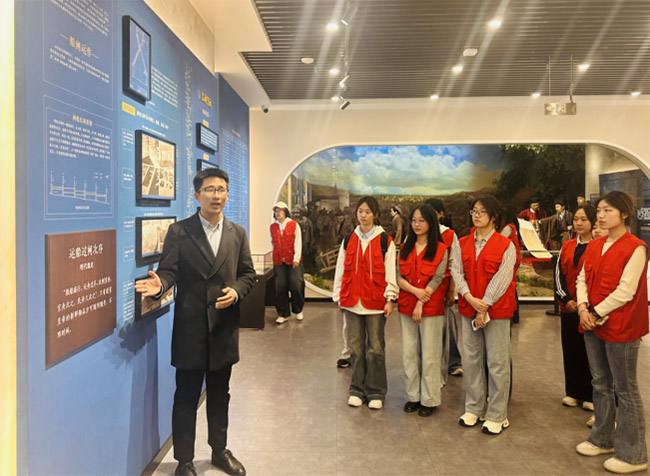 �ĝ��\(y��n)�ӂ����} �G��ͬ���`���ġ�����(j��)���t(y��)�W(xu��)Ժ���f(xi��)�_չ�Ļ��Gɫ�����ں����(hu��)��(sh��)�`���(d��ng)