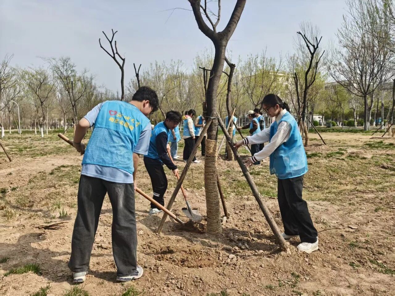 �����c�h(hu��n)���W(xu��)Ժ�_չ����ֲУ�@�¾G ͬ�V���B(t��i)��ƪ��ֲ����(d��ng)